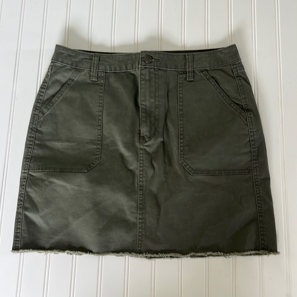 5/$25 SALE Universal Thread Mini Cut Off Skirt Women’s Sz 10 army green EUC - Picture 3 of 8
